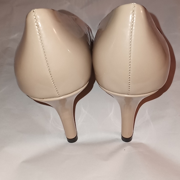 Bella Vita Define II Patent Leather Pumps Nude 9M - Picture 9 of 13
